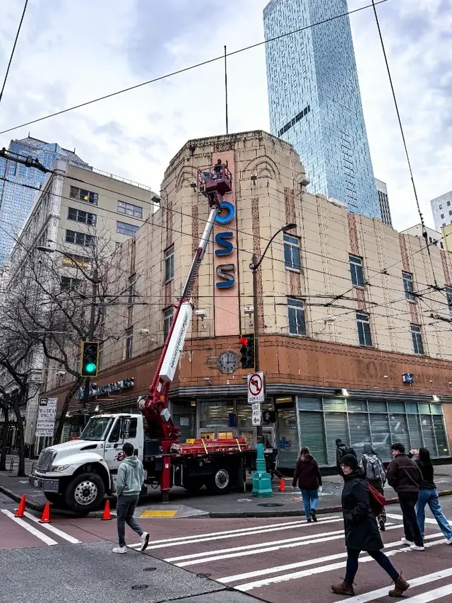 ROSS vertical channel letters, boom truck service, Seattle, WA